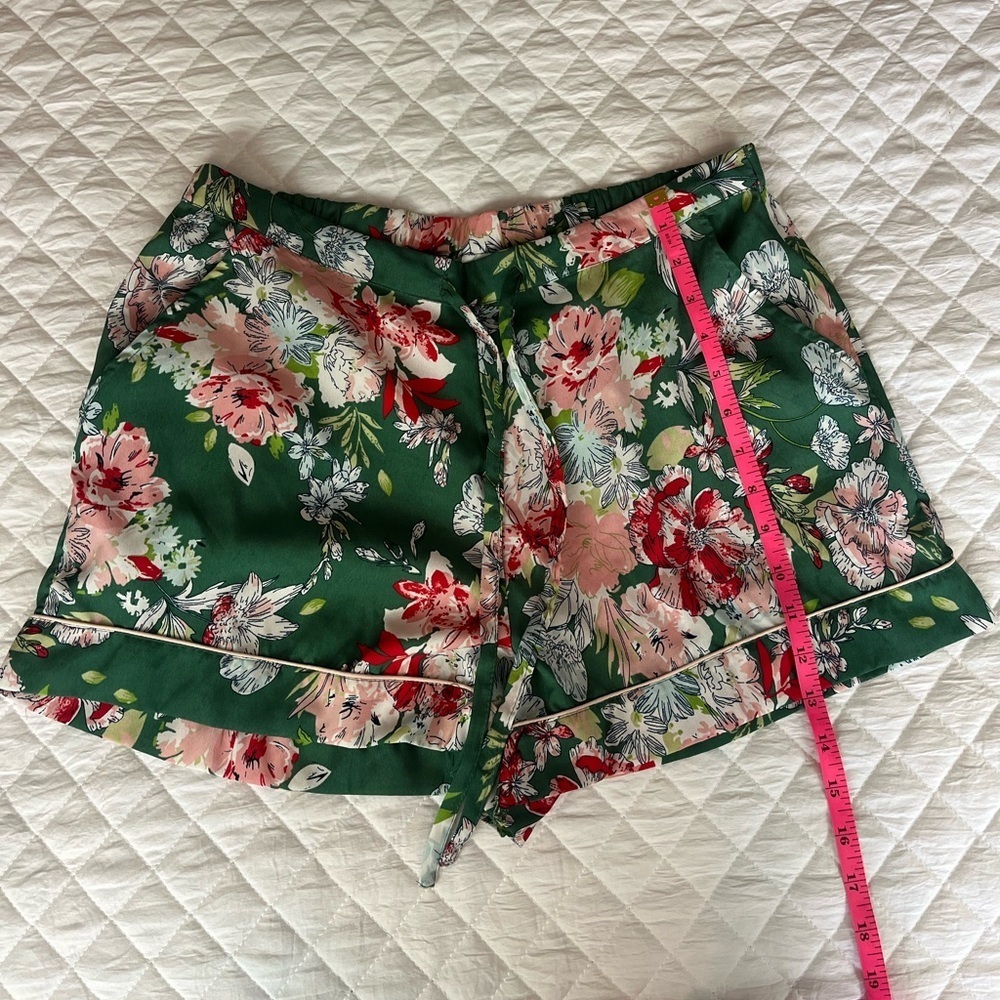 Cupcakes and Cashmere Sleep Shorts in Floral Print Size Medium - Picture 6 of 8